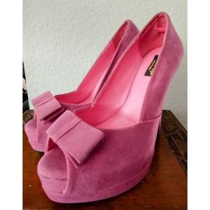 Elegant Pink Suede Heels with Bow